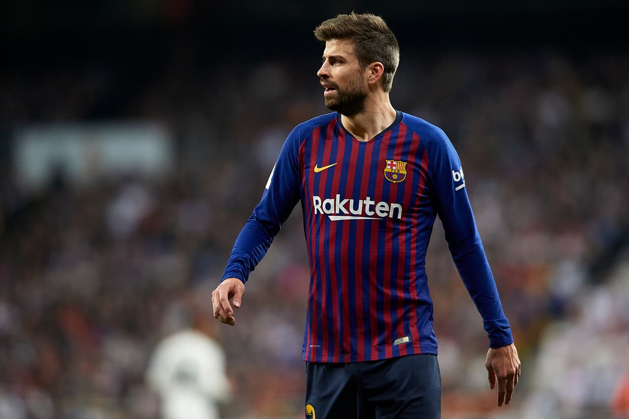 Defensa: Gerard Piqué - Cláusula de 500 millones de euros.