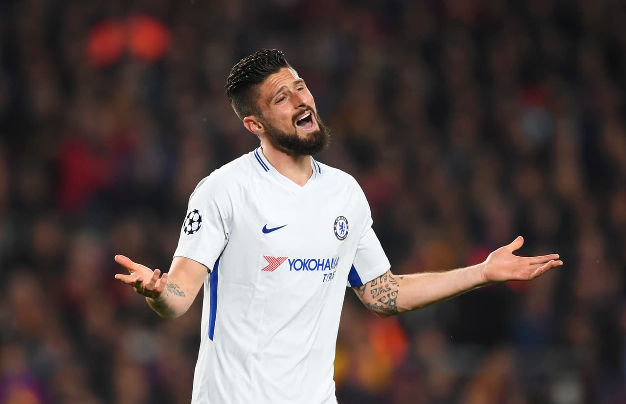 Ya en la segunda mitad, la polémica llegó cuando el juez central –Damir Skomina– no sancionó un penal sobre Giroud.