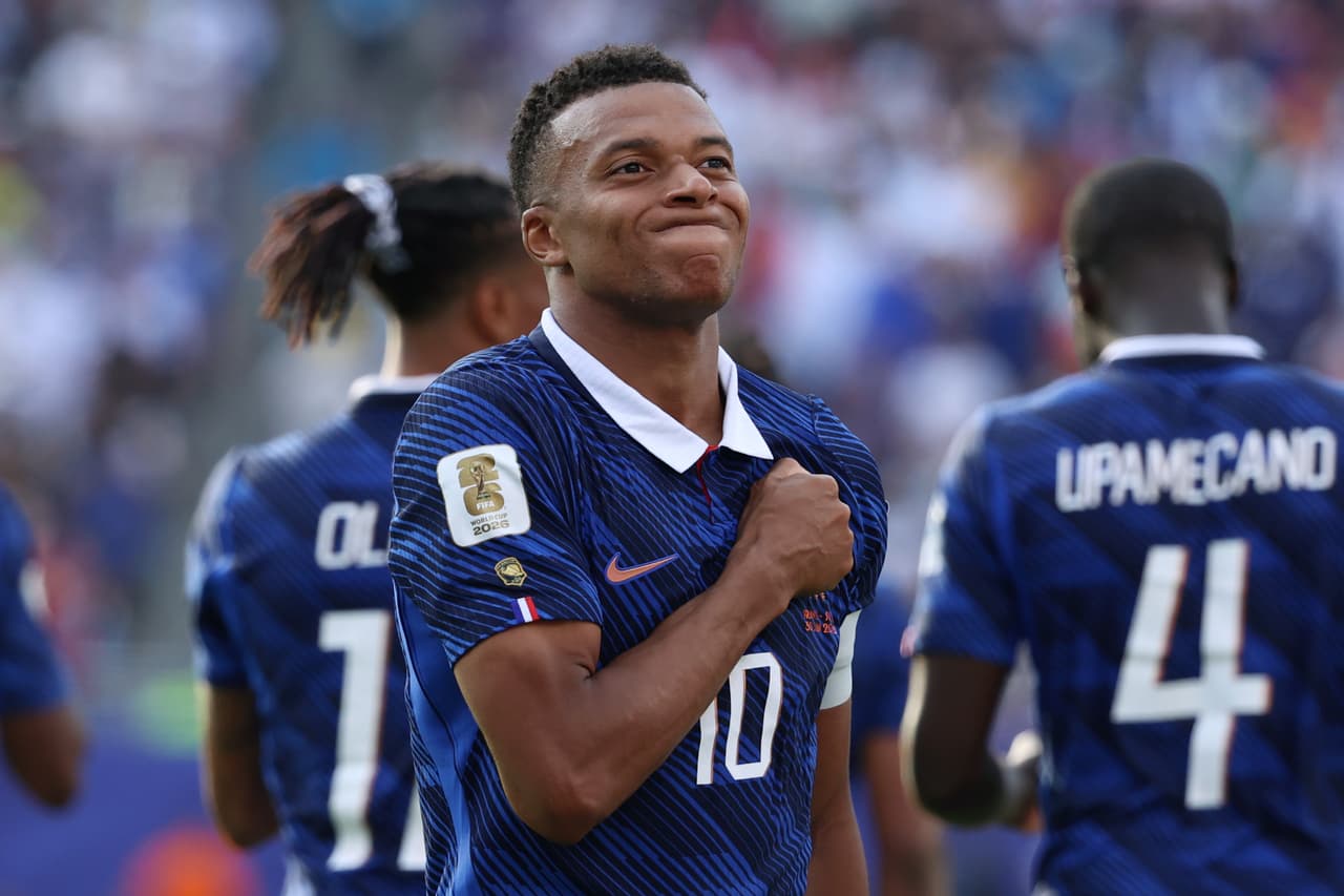 Francia deja fuera del Mundial a Suecia y avanza a octavos de final de la mano de un imbatible Mbappé