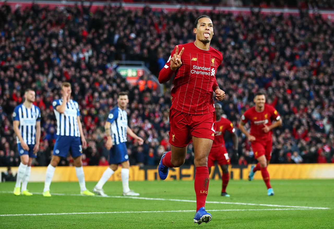 Liverpool vuelve a ganar y se aferra a la cima de la Premier League