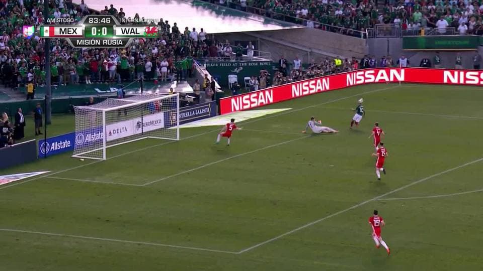 Tiro desviado de Jonathan dos Santos