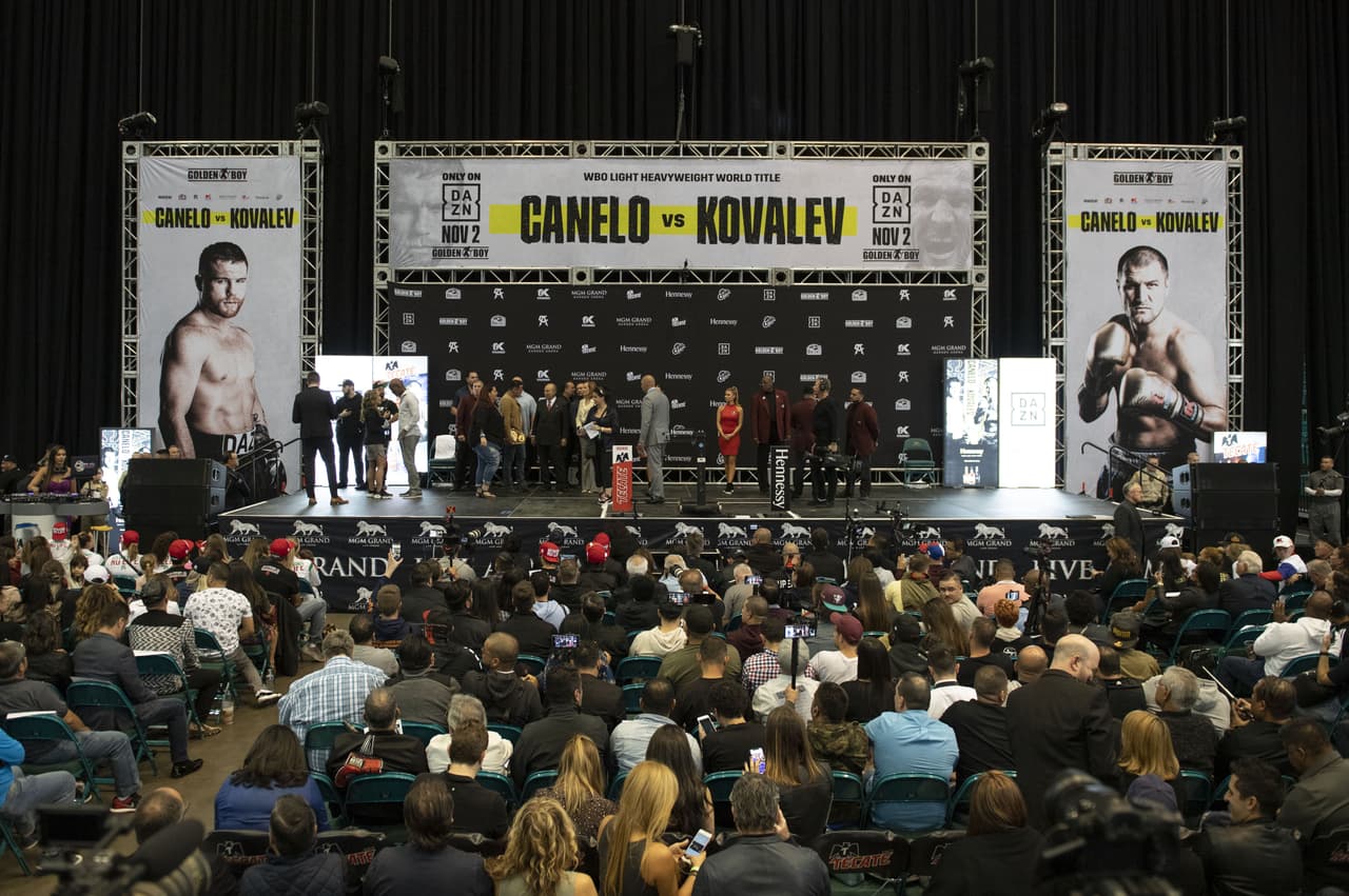 Kovalev se subió a la báscula y superó el peso pactado pero 'Canelo' Álvarez está dispuesto a pelear.