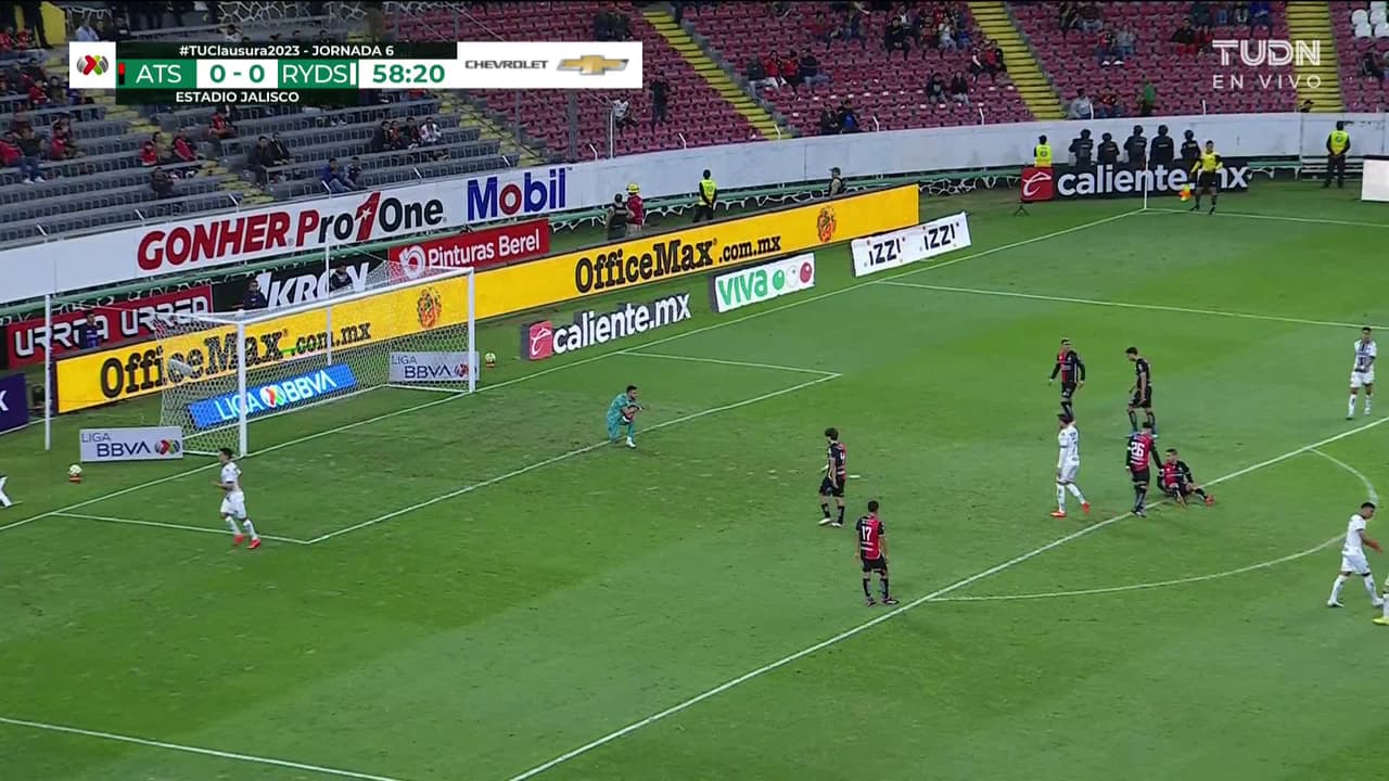 ¡TIRO ATAJADO! disparo por Jesús Gallardo.