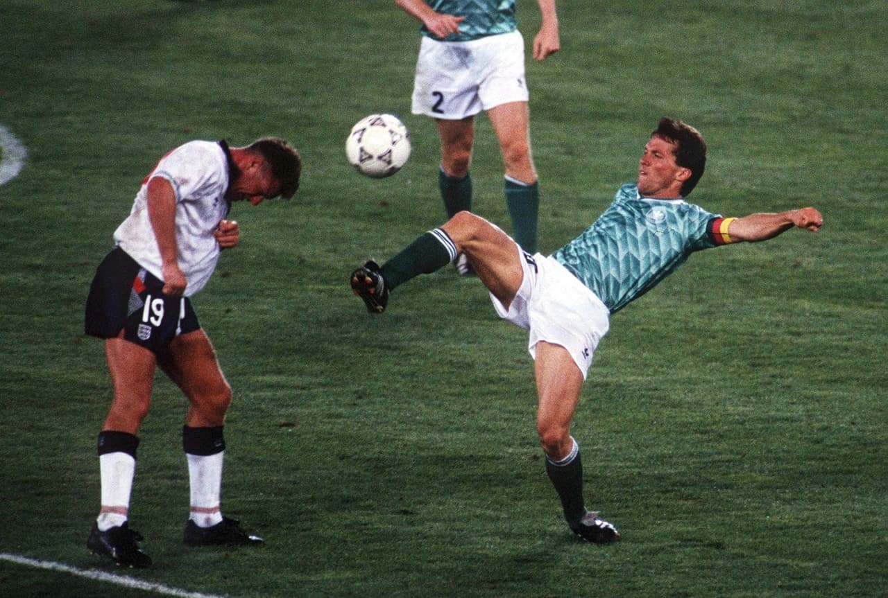 Gascoigne fue semifinalista en Italia 90, pero cayó contra Alemania. Lo que hacía en cancha quedaba empañado o por su temperamento o por sus excesos de alcohol fuera de ella.