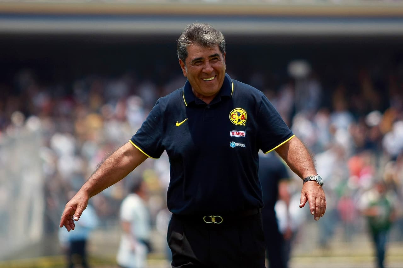 El chileno Carlos Reinoso llegó para darle rumbo a las 'Águilas' en el Clausura-2011, pero quedaron eliminados en cuartos de final. En la Copa Libertadores, cayeron en octavos de final. En medio del Apertura de ese año renunció tras malos resultados.