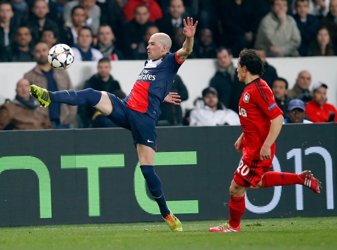 Con Bayer Leverkusen, Guardado volvió a vivir la experiencia en la Champions League, aunque en el equipo alemán no tuvo suficiente regularidad y apenas disputó un total de siete partidos.