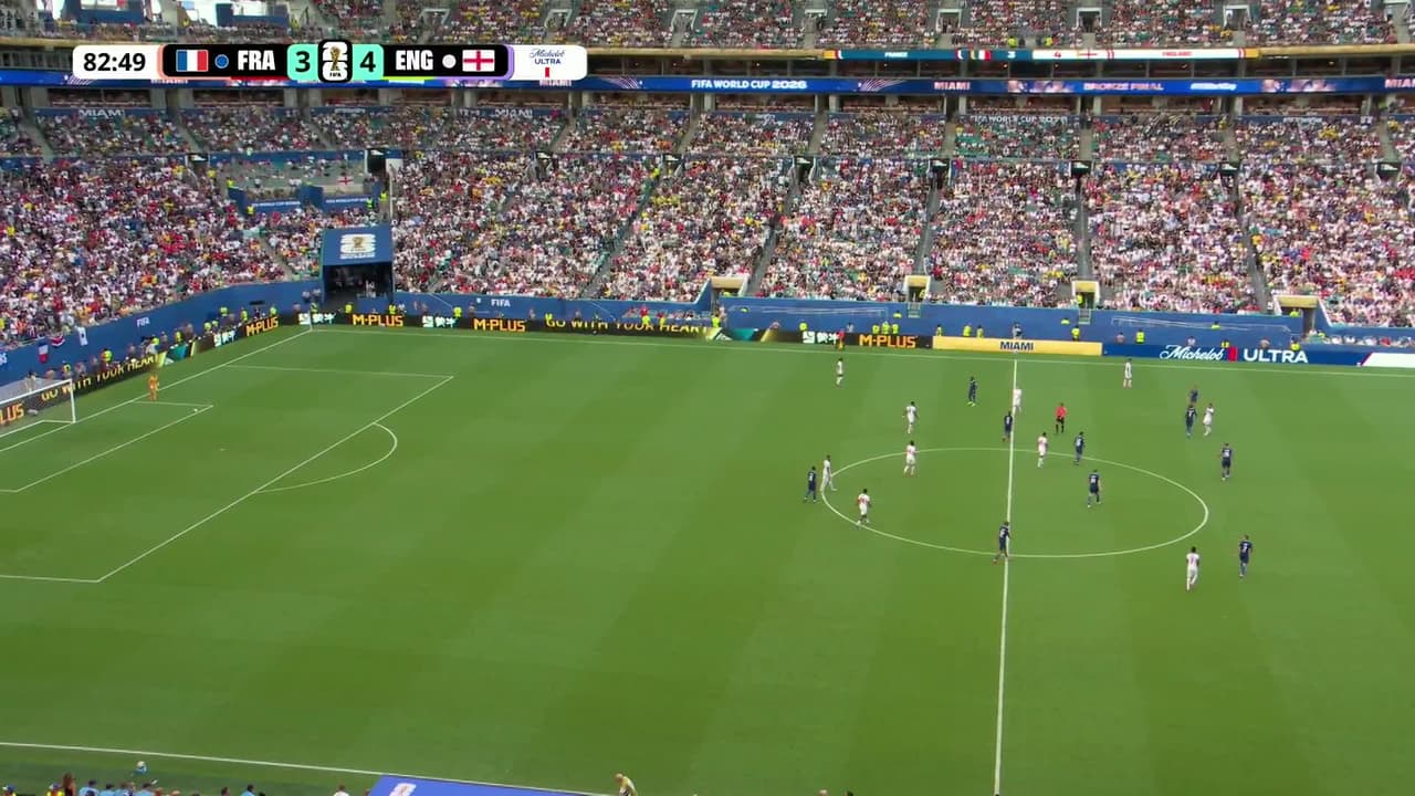 ¡TIRO ATAJADO! disparo por Kylian Mbappé.