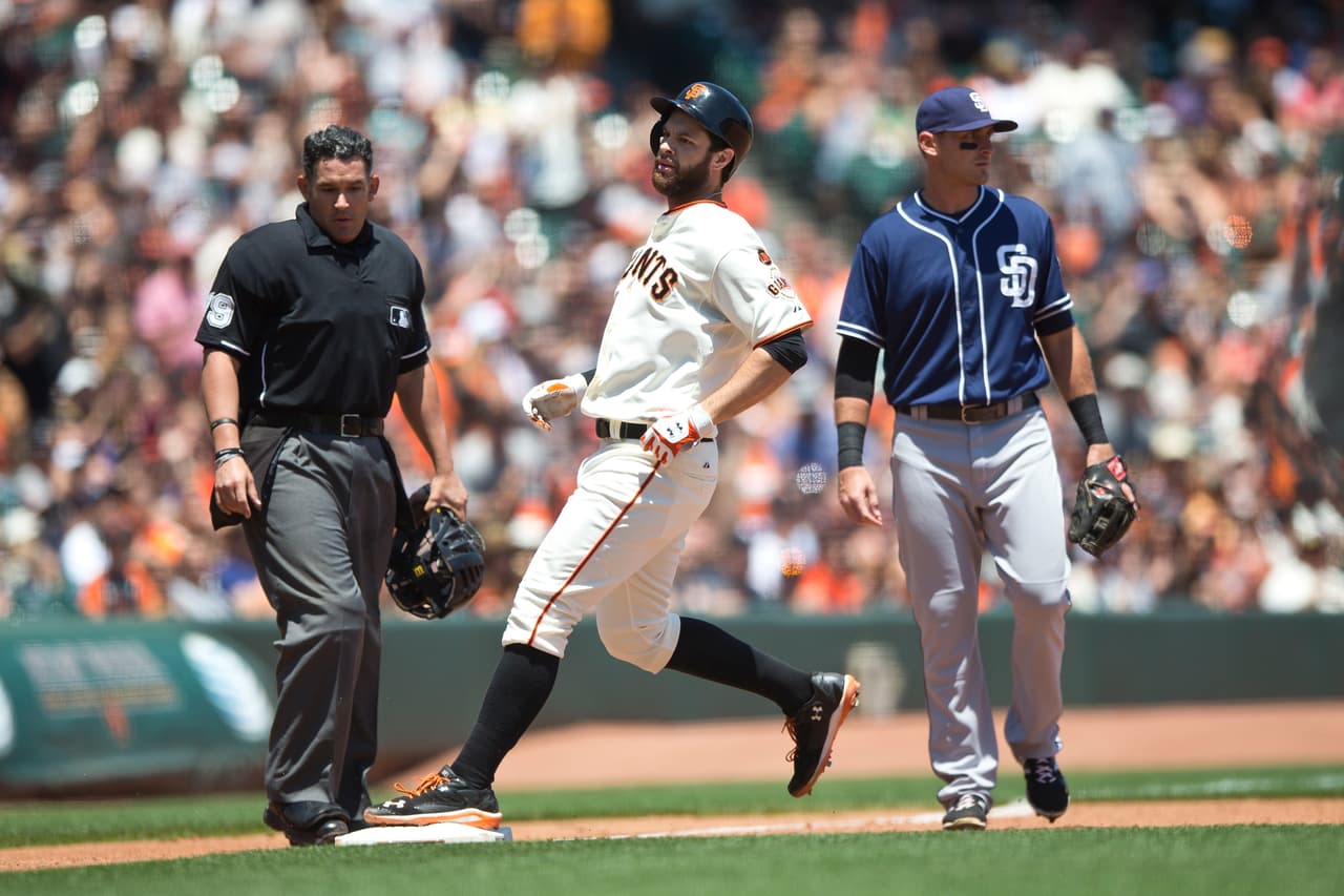 Cuatro triples de los Gigantes en un juego