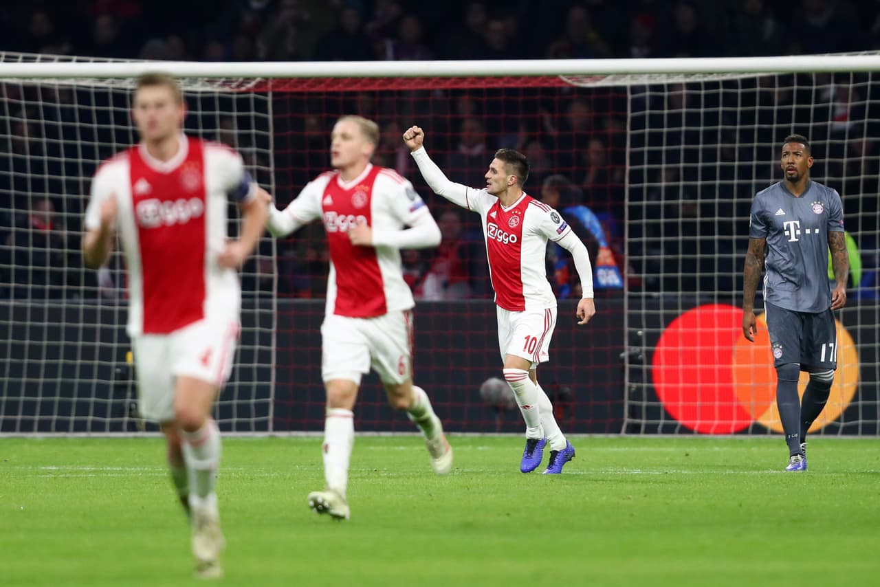 Ajax clasificó a los octavos de final de la Champions League, demostrando que puede pelear mano a mano con otros poderosos. Su rival será Real Madrid.