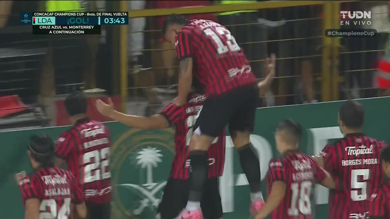 ¡Golazo de vestidor! Piñar abre el marcador con un enorme remate de cabeza