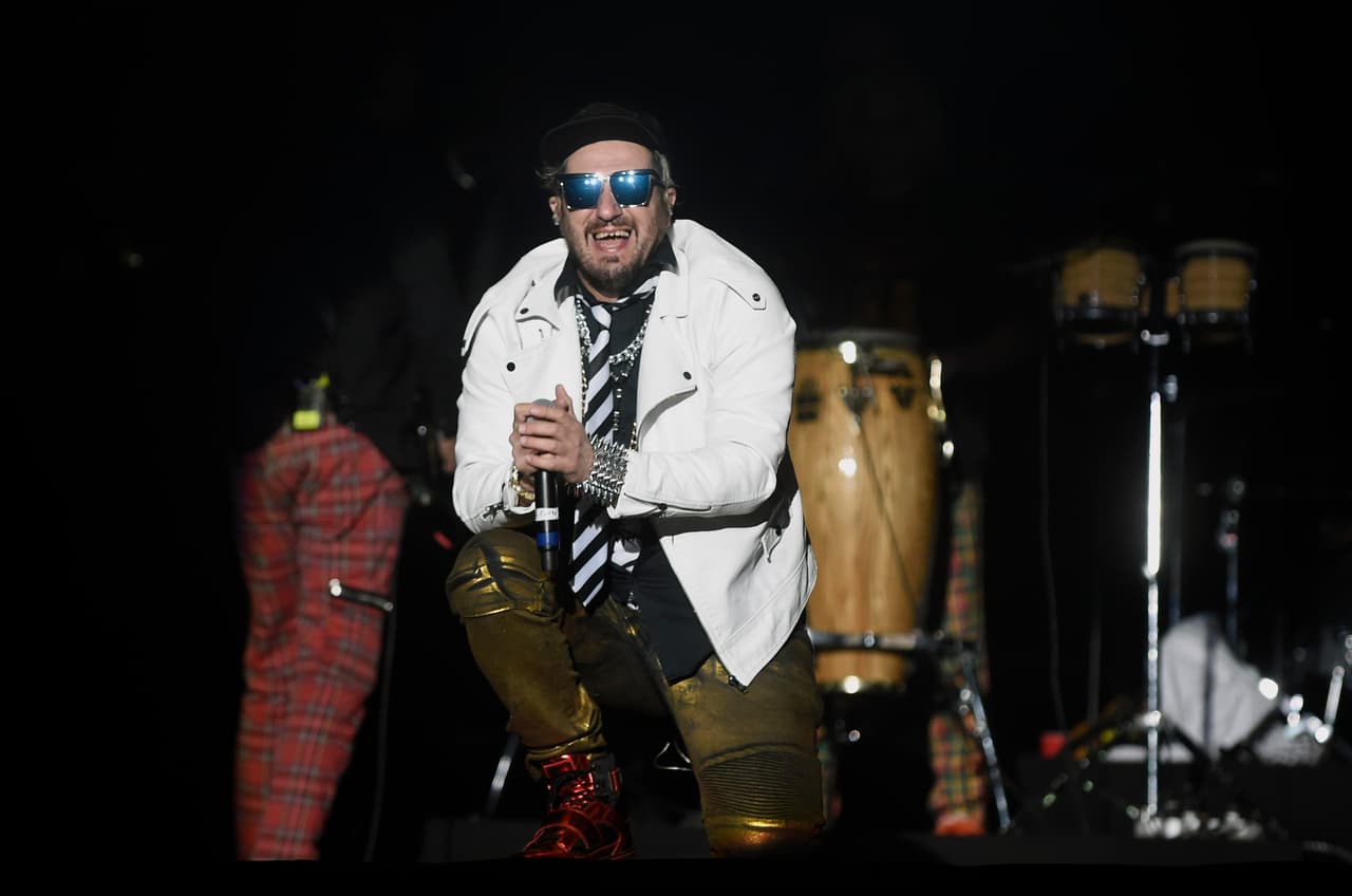 Y ellos se vengaron de los plagios nombrando a su octavo álbum de estudio: CLUB ATLÉTICO DECADENTE.