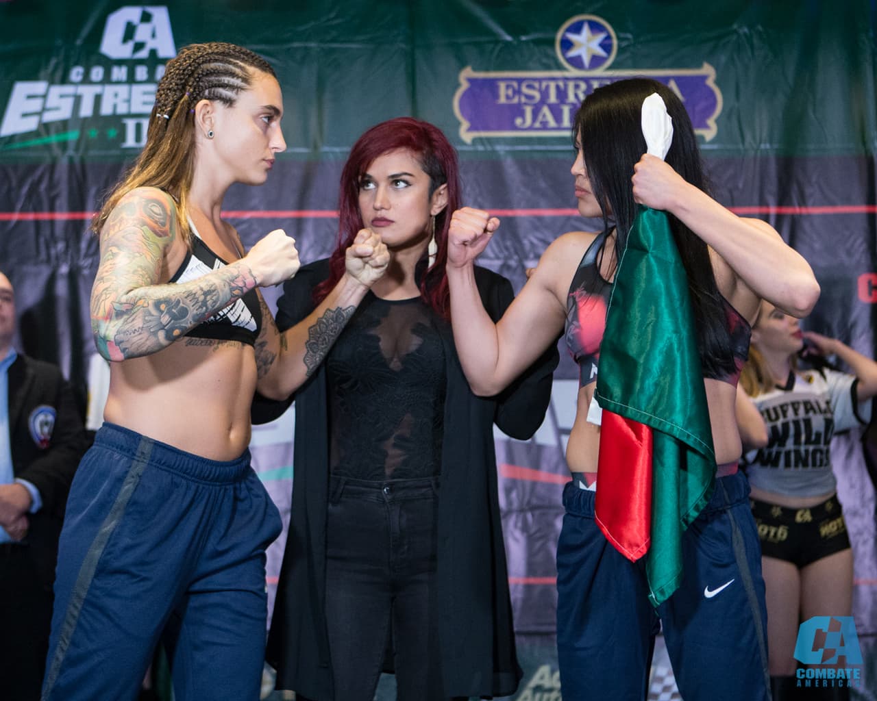 Las luchadoras Melissa Martínez e Ivanna Martinenghi pasaron la báscula en el Gimnasio de Nuevo León en donde se enfrentarán este viernes en el Combate Americas II de este 2018. Además, también pelearán Irene Cabello y Lezly Hinojosa Compean.