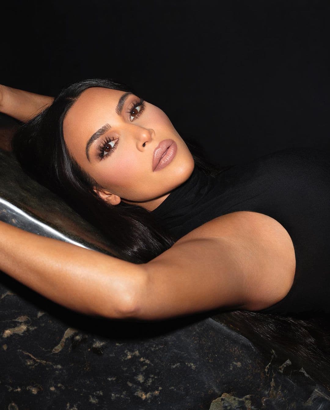 Kardashian y su marca de ropa interior pagaron el vuelo chárter, que incluía jugadores adolescentes.