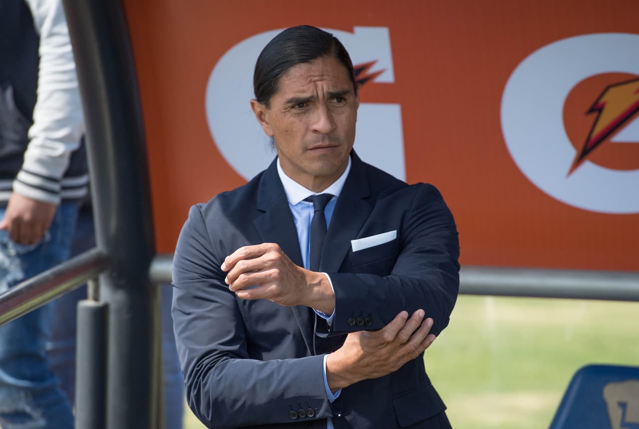 Francisco Palencia jugó en Espanyol en España y luego fue campeón con Pumas en 2009 y 2011. Preparado en Barcelona como entrenador, dirigió hasta el pasado Apertura 2017 a Pumas.