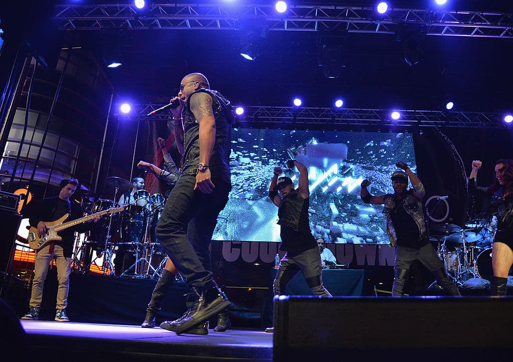 Su música favorita es el reggaetón.