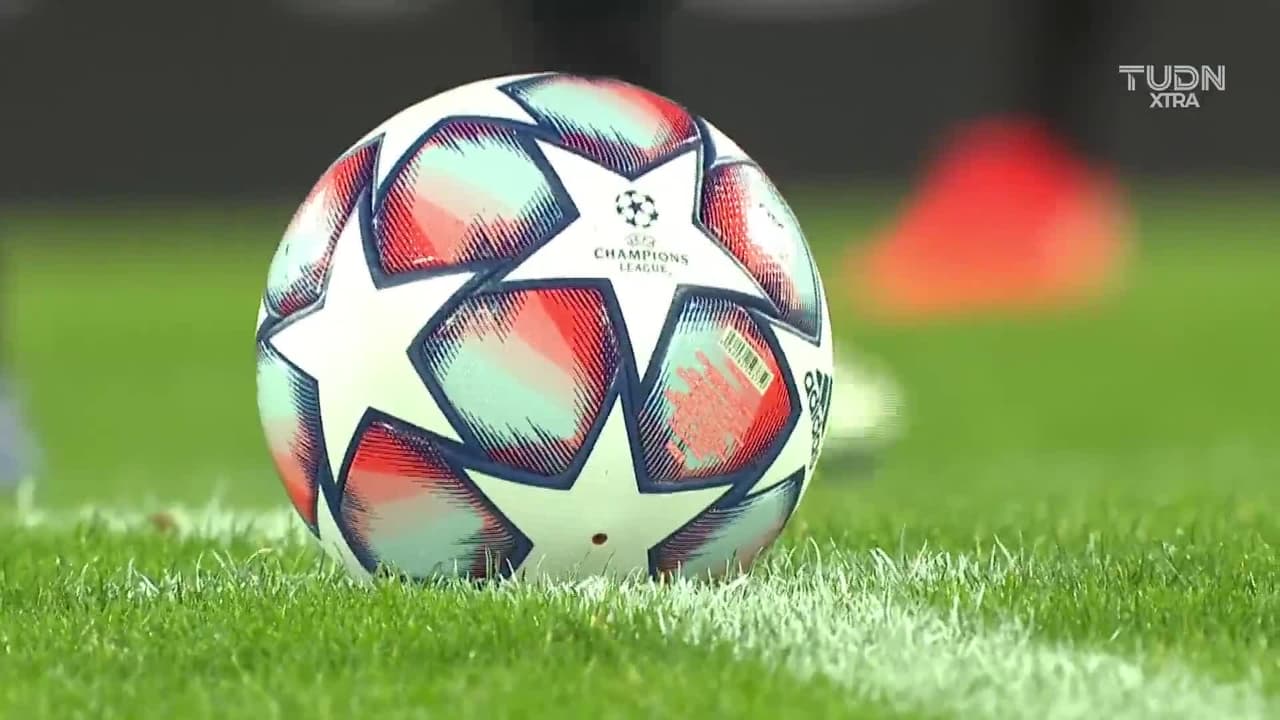 Arranca el partido y la pelota está en juego.