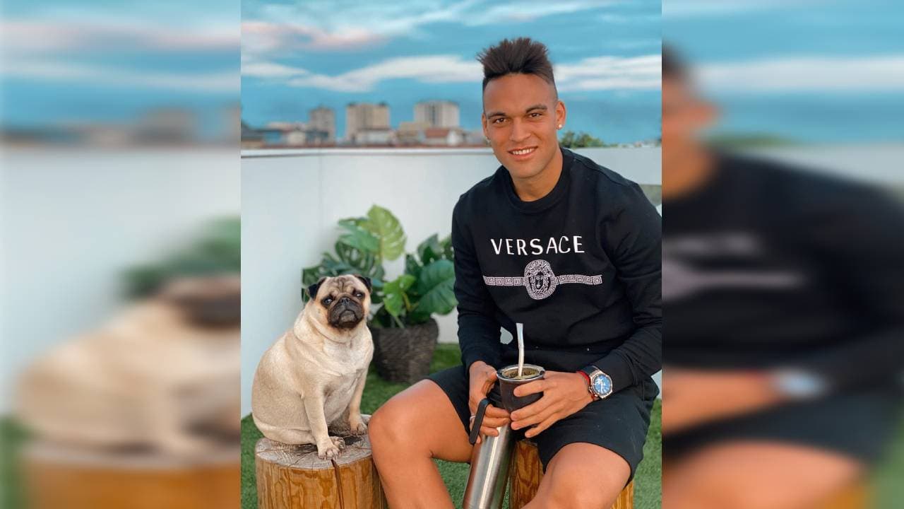 El mate es para compartir entre amigos, y Lautaro lo sabe.