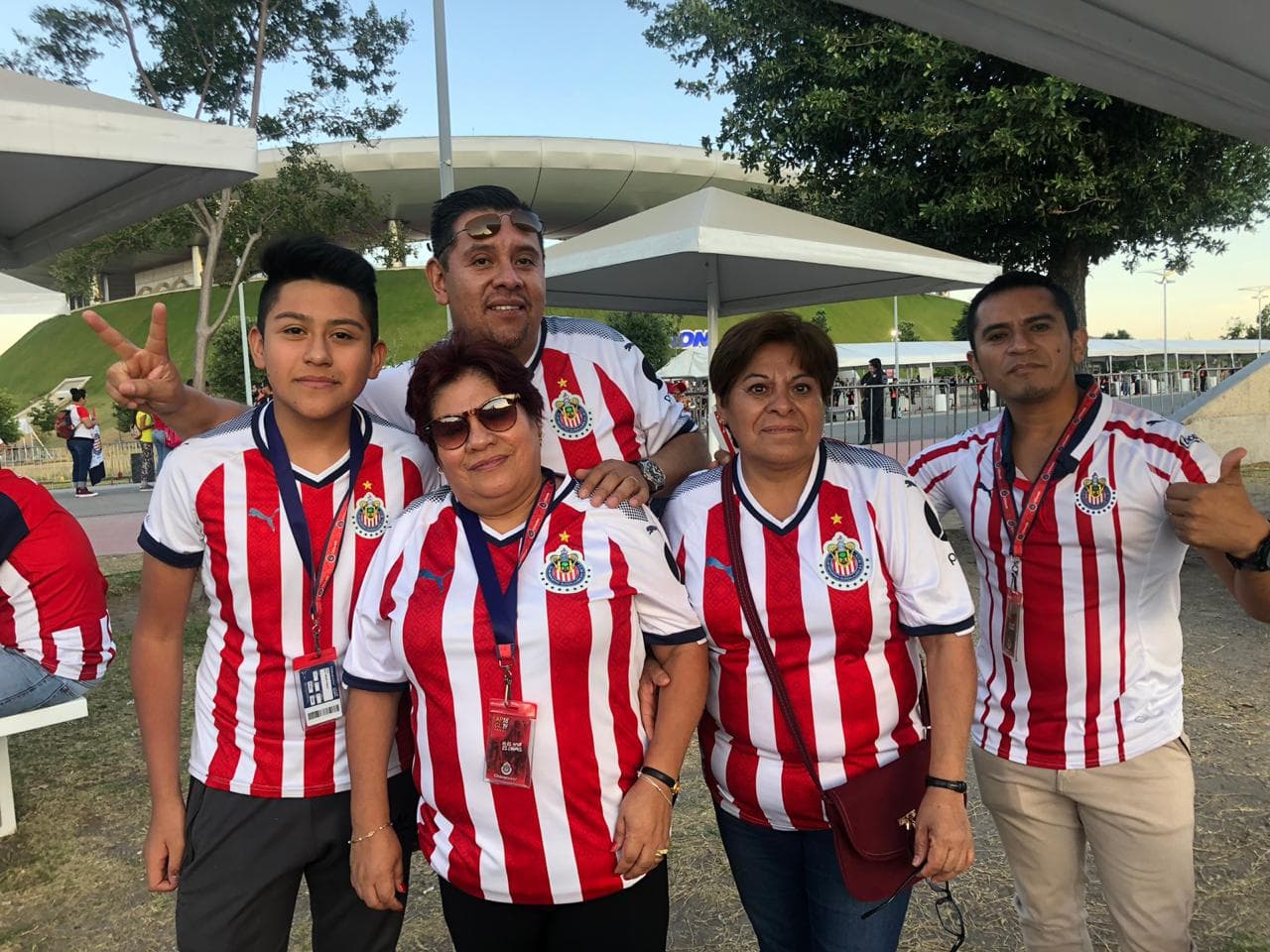Los fanáticos de Chivas de Guadalajara se alistan en el Estadio Akron para el encuentro por la Jornada 13 del 
<a href="https://www.univision.com/deportes/futbol/liga-mx/*">Clausura 2019</a> contra Lobos BUAP.