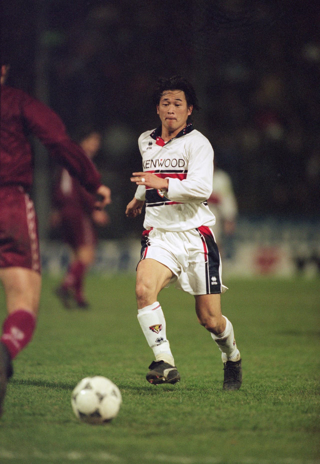 Los buenos registros de Miura lo llevaron a ser el primer japonés en ser fichado por un club europeo: el delantero estuvo un año con Genoa en Italia y allí le anotó un tanto a Sampdoria.