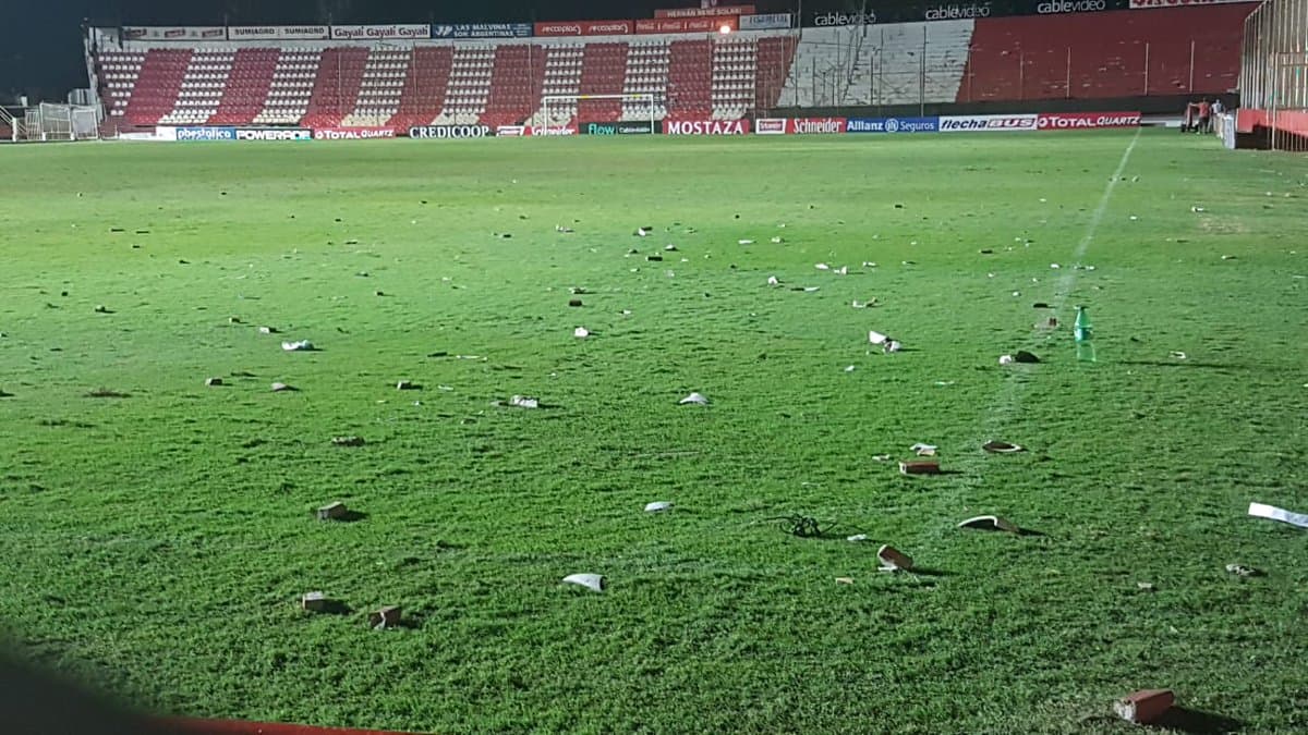 El saldo final de daños materiales provocado por los aficionados de Newell's Old Boys en el estadio de Unión de Santa Fe.