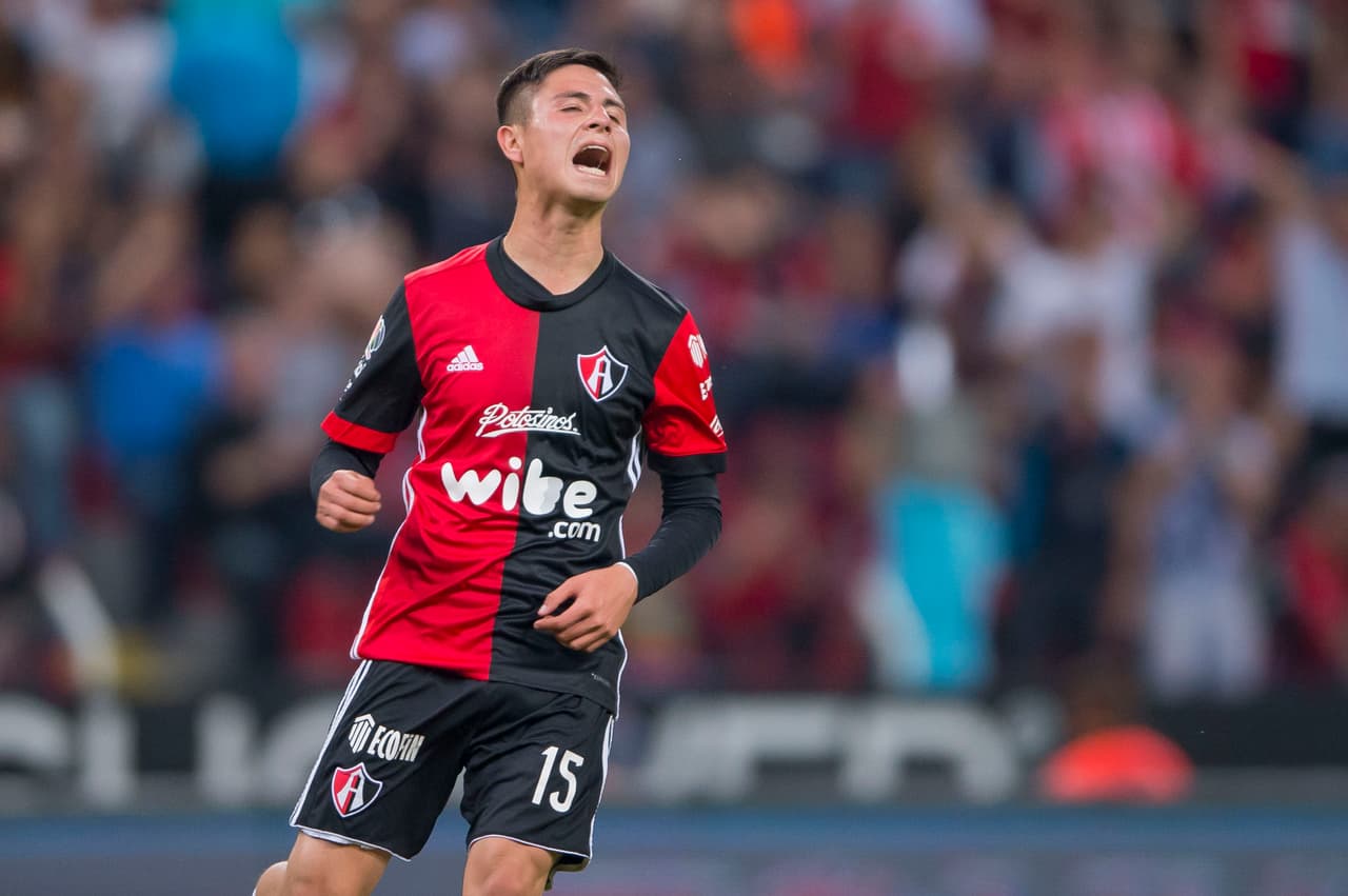 La última de la primera mmitad estuvo en la pierna derecha de Bryan Garnica. Buena jugada individual pero en el remate no pudo vencer a Marcelo Barovero.