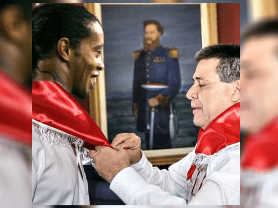 Los memes le dan con todo a Ronaldinho, quien presentó un pasaporte falso con nacionalidad paraguaya.