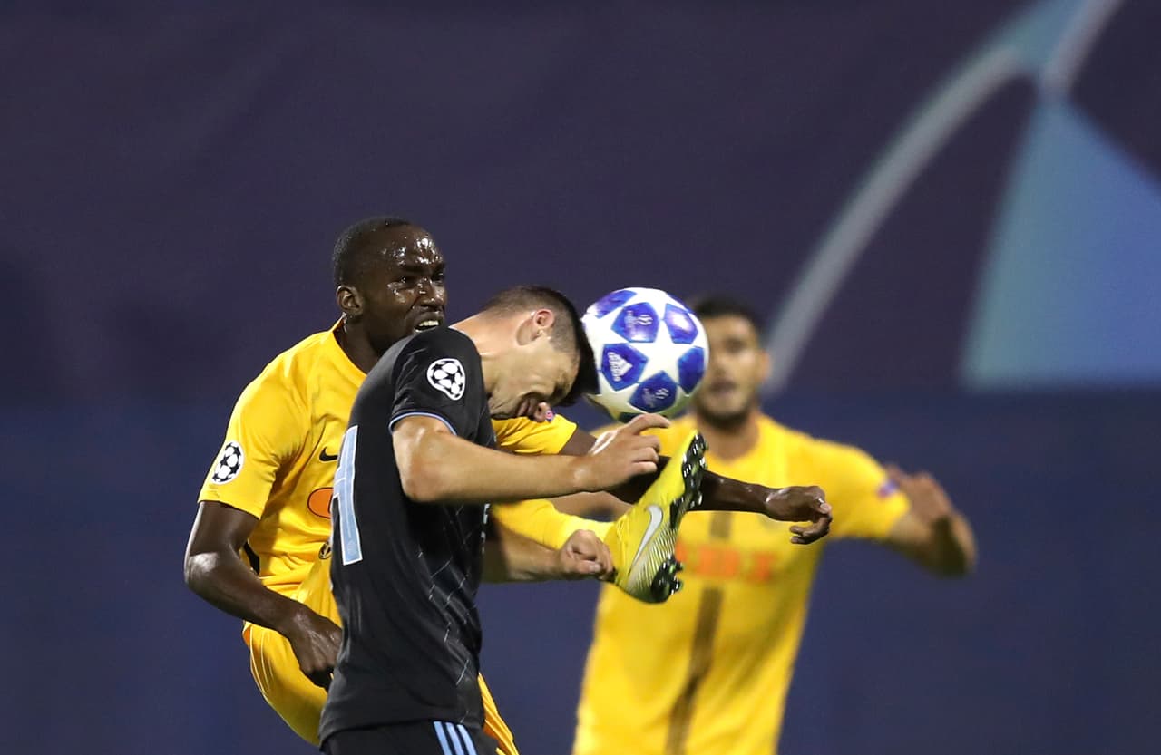 Pero la defensa del equipo croata estuvo muy bien plantada toda la primera mitad, y de hecho le permitieron muy pocas libertades a los helvéticos. El juego se fue 1-0 al descanso.