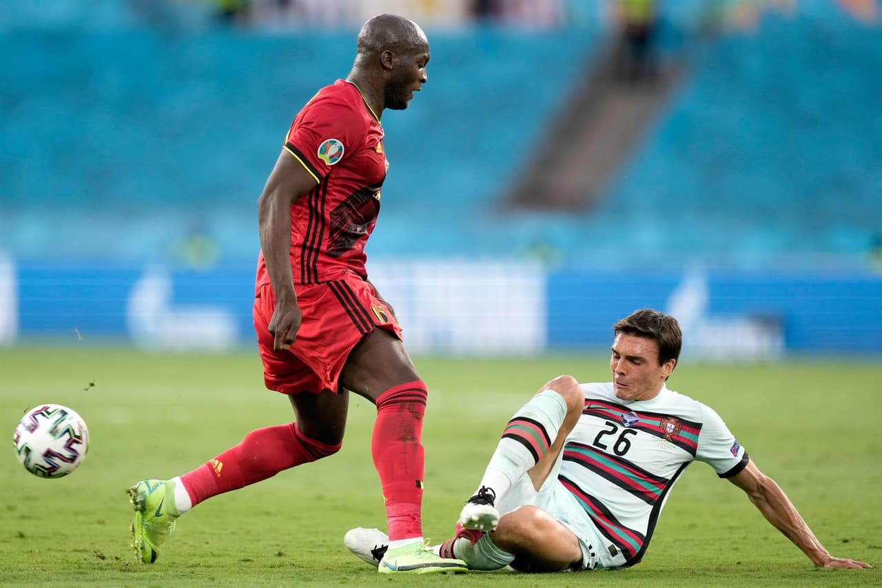 Bélgica, con la mínima, derrota a Portugal y lo deja fuera de la Euro 2020 para avanzar a Cuartos de Final. Thorgan Hazard fue el autor del único tanto del partido y así, los 'Diablos Rojos' se enfrentarán ante la 'Scuadra Azzurra' por el pase a la semifinal.