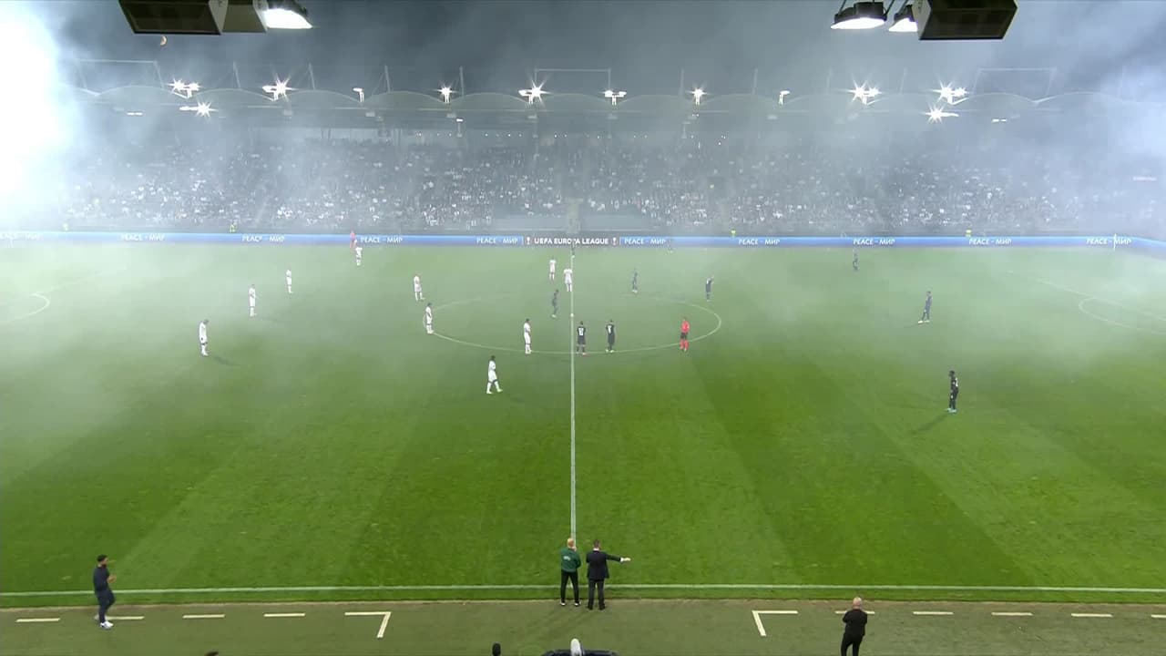 Arranca el partido y la pelota está en juego.