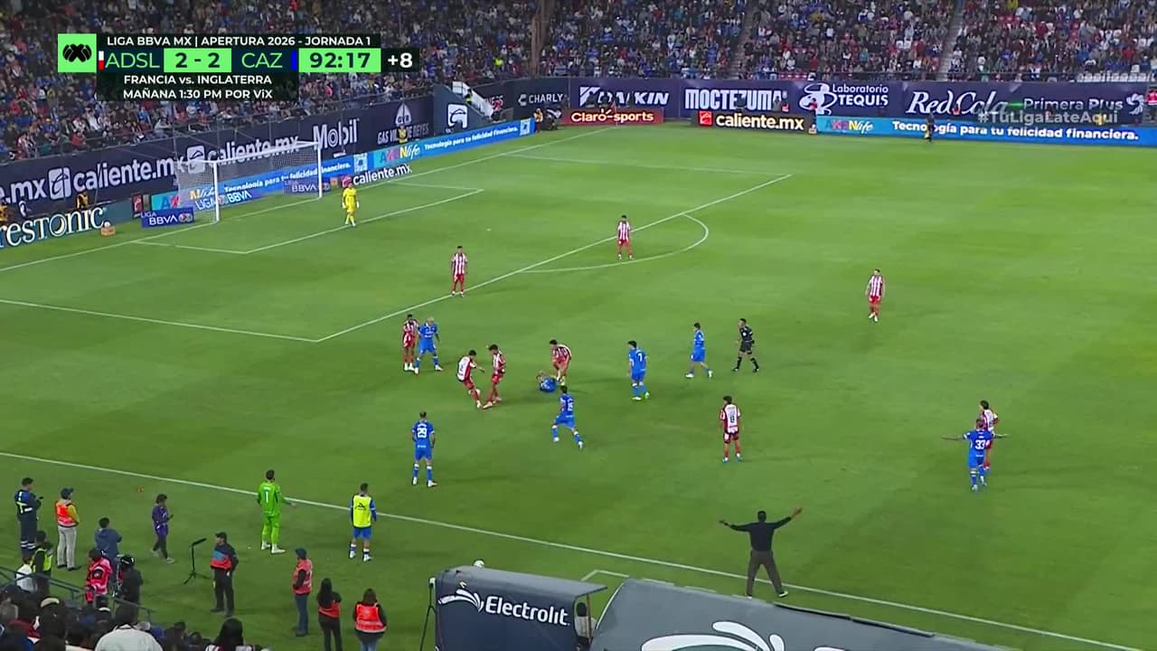¡GOL!  anota para Cruz Azul. Jeremy Márquez