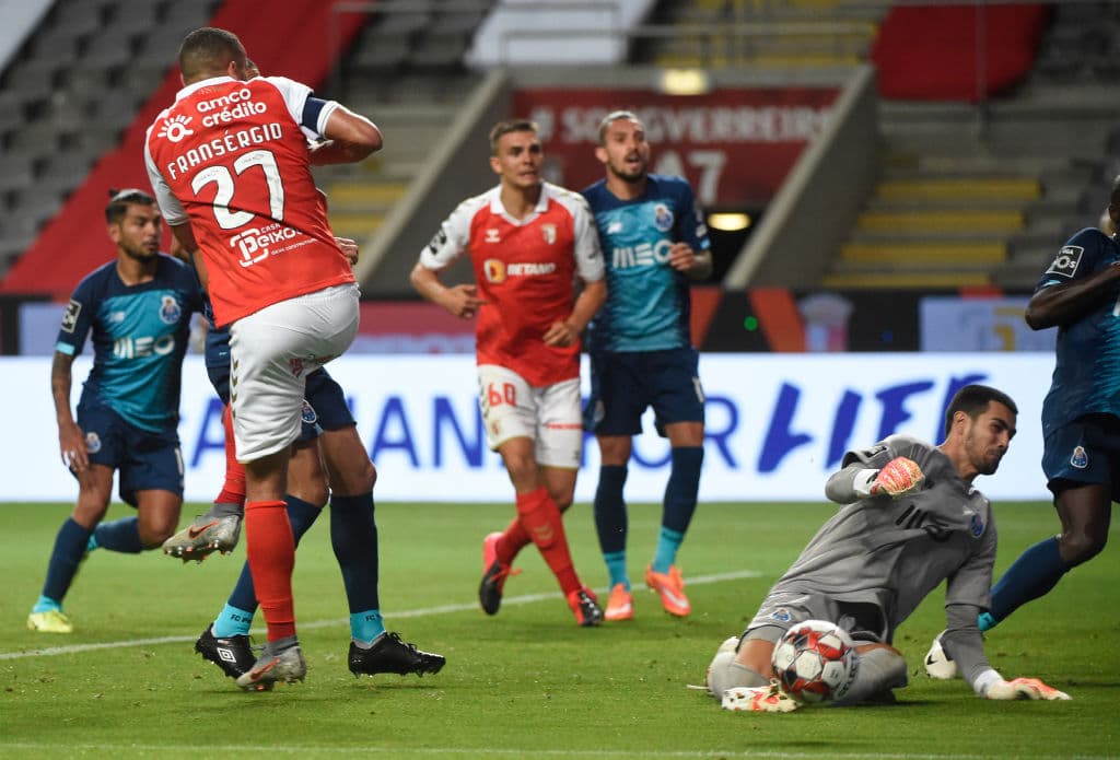 Fransergio (65’) dio la vuelta en el marcador ocho minutos después. Metió un derechazo junto al poste izquierdo de la portería.