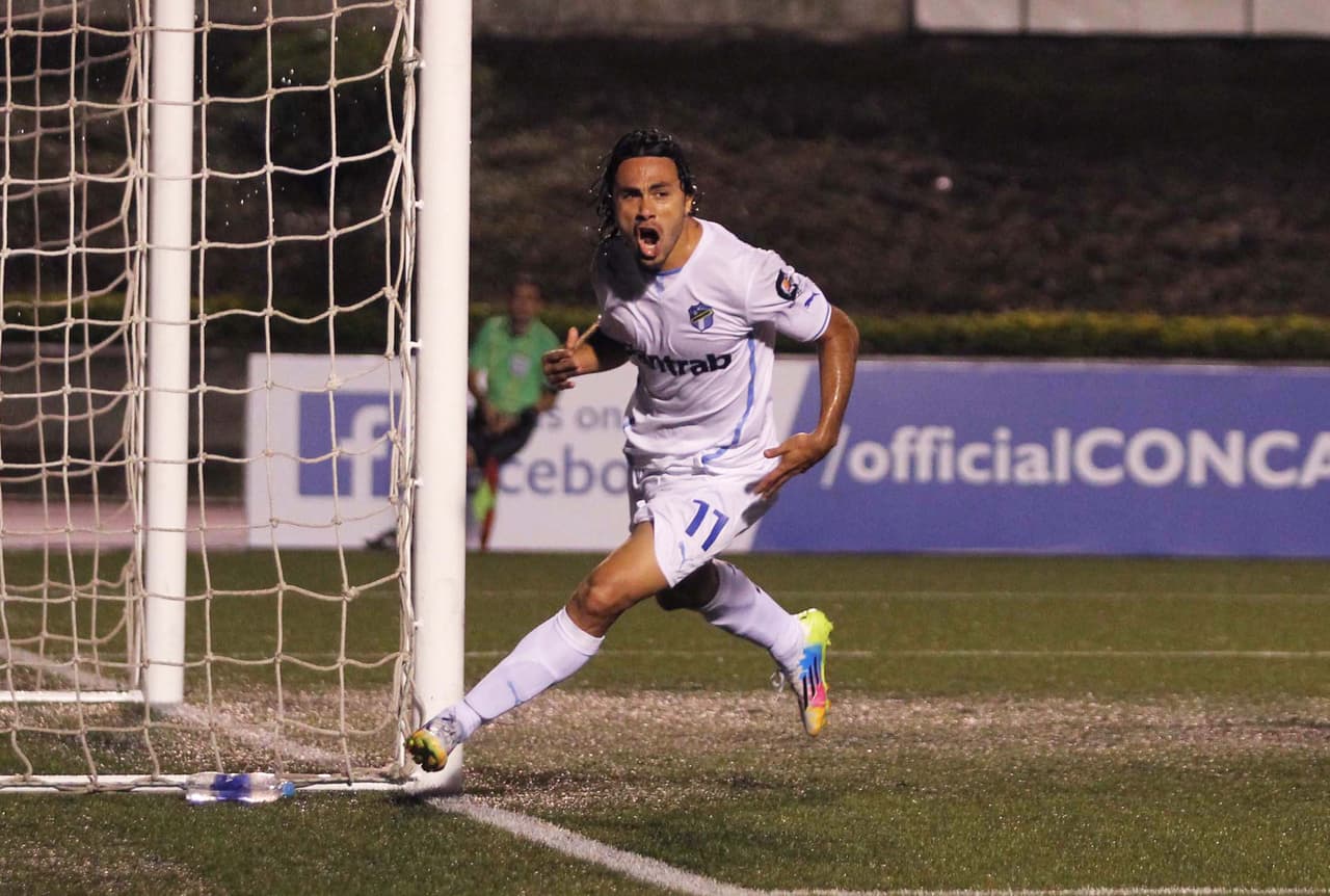 Agustín Herrera debutó como profesional con Santos y después pasó por Veracruz y Mérida, pero en 2013 decidió probar suerte con el Coatepeque de Guatemala.