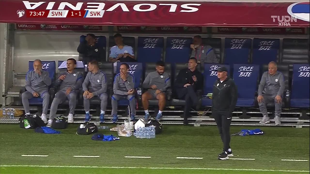 ¡TIRO ATAJADO! disparo por Sandi Lovric.