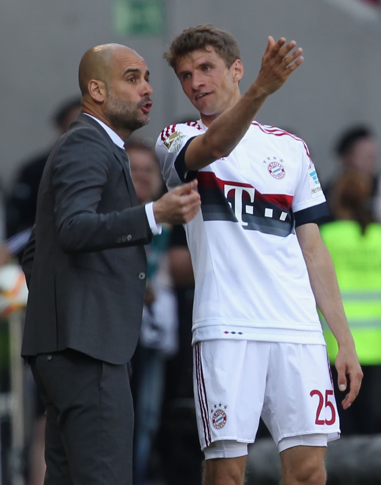 Aunque mientras Guardiola estuvo en el F.C. Bayern Múnich la relación no era mala, una vez el español salió hacia Inglaterra la olla estalló.