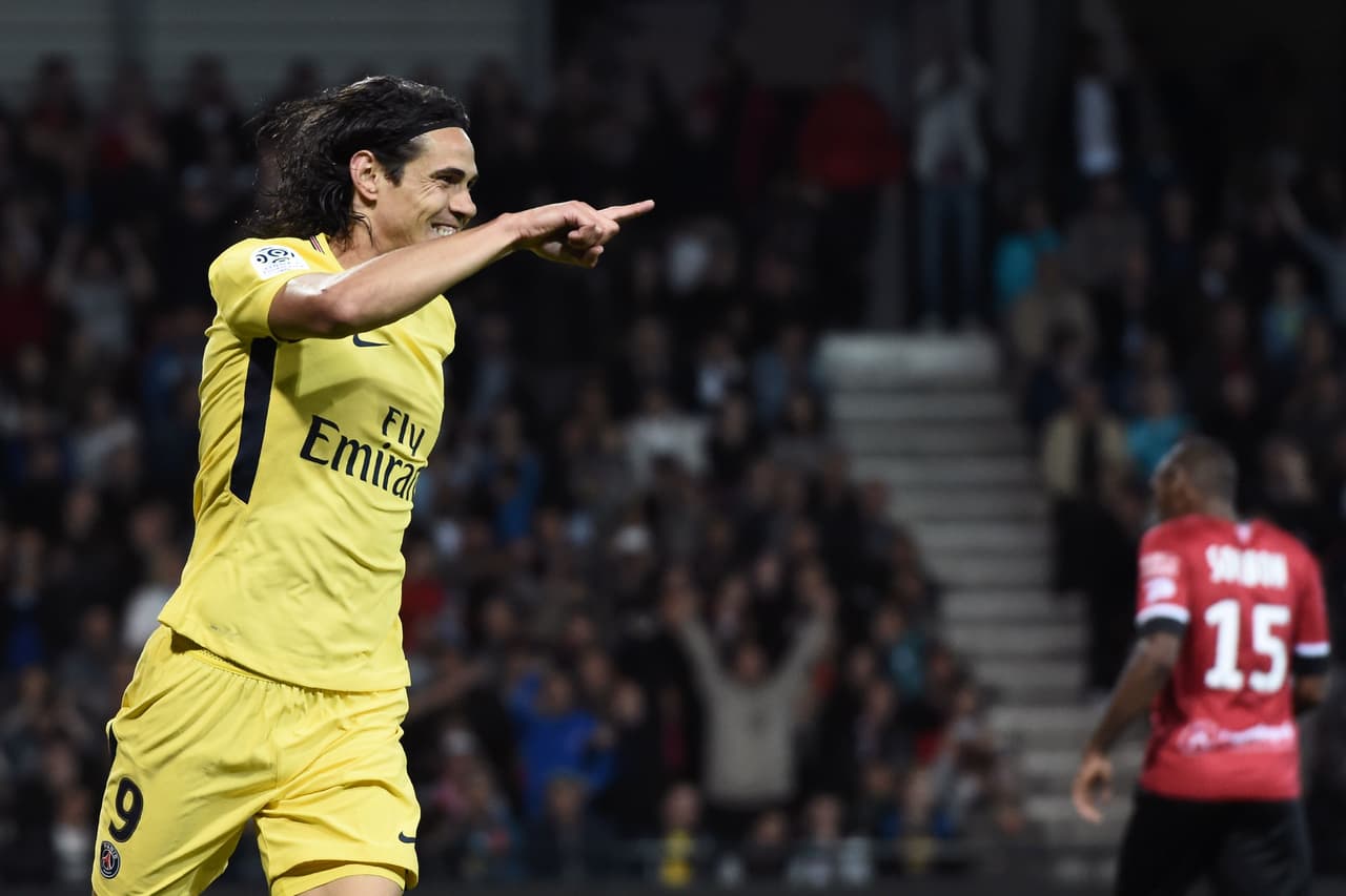 Neymar participó en los tres goles del PSG: forzó un autogol para el 1-0 y asistió a Edinson Cavani para el 2-0.