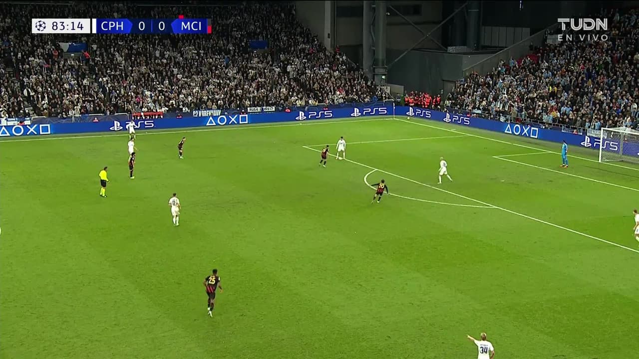 ¡TIRO ATAJADO! disparo por João Cancelo.