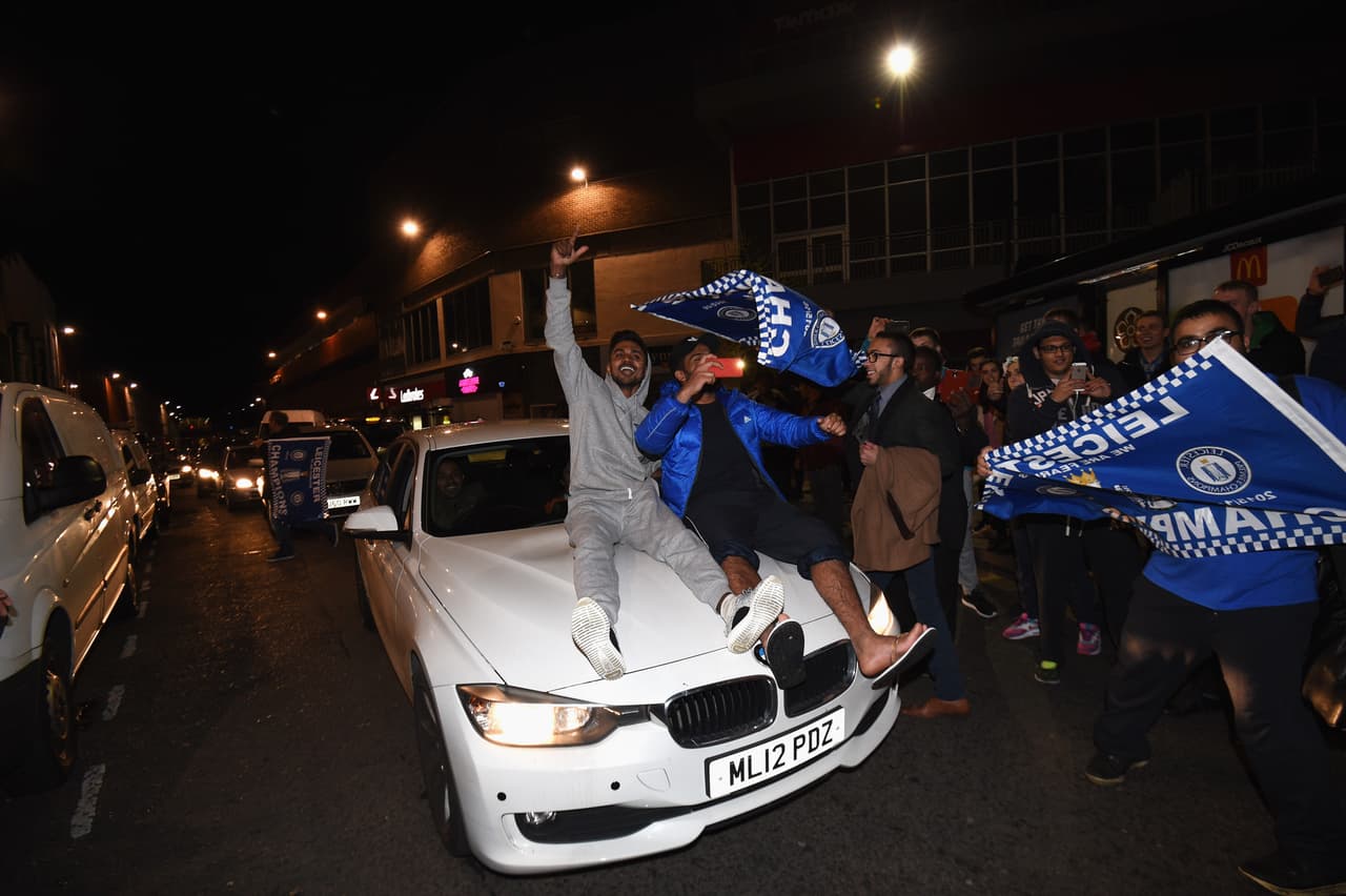 Las calles también se llenaron de aficionados para celebrar a su equipo por el campeonato conseguido
