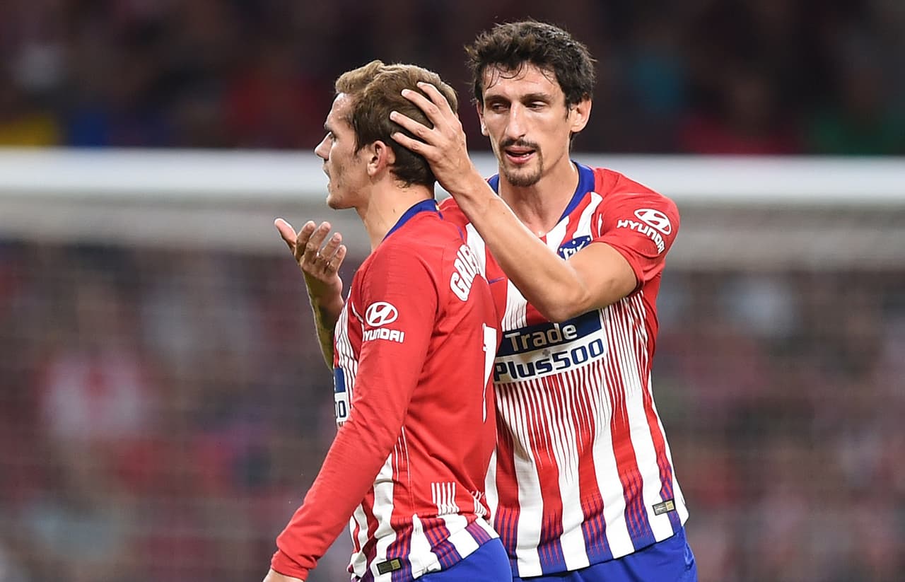 Aunque no está lesionado, el montenegrino
<b>Stefan Savic </b>sí es baja obligada del Atlético por la doble amarilla sufrida en el juego contra el Celta de Vigo-