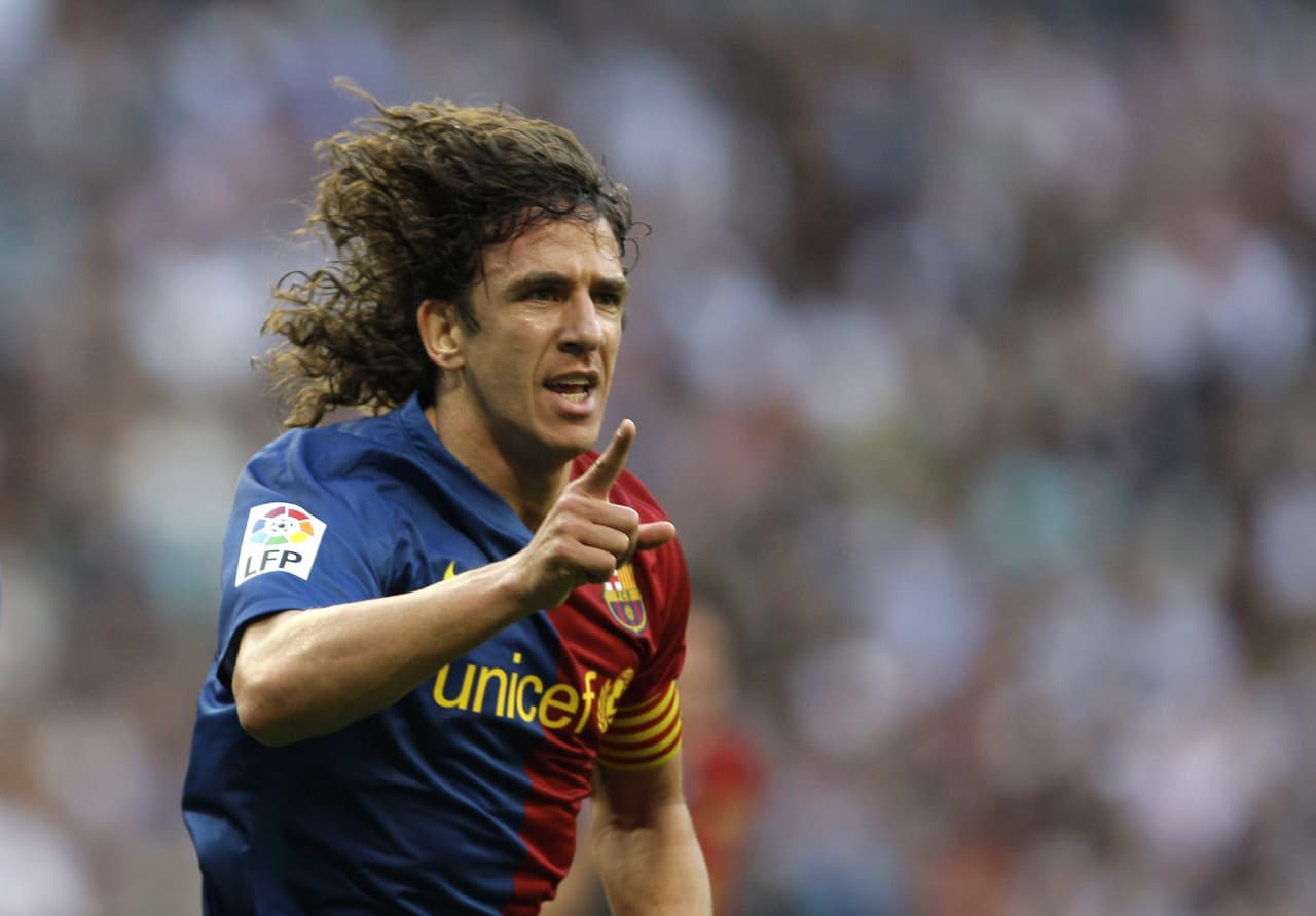 Carles Puyol, ícono del Barcelona. Debutó en la temporada 1999-00. Recibió varios reconocimientos individuales, fue campeón de la Champions League y capitán de su equipo. Se retiró el 4 de marzo del 2014.