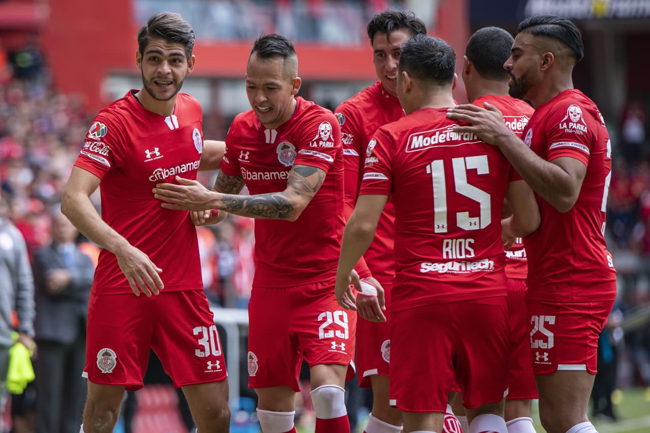 En un partido de volteretas, el Necaxa derrota a domicilio al Toluca 2-3 en un juego entretenido con gol de penal de Mauro Quiroga en el tiempo agregado.