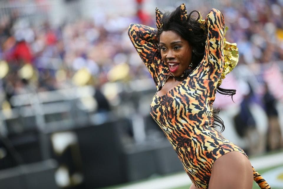 No todo es terror en Halloween, las porristas de la NFL mostraron su lado sexy con estos disfraces, unos coquetos, otros muy HOT, tú decides.