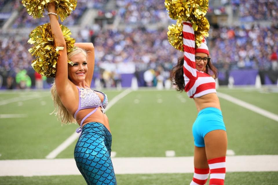 No todo es terror en Halloween, las porristas de la NFL mostraron su lado sexy con estos disfraces, unos coquetos, otros muy HOT, tú decides.