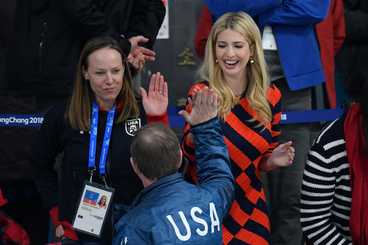 La hermosa Ivanka Trump, hija del presidente de Estados Unidos, Donald Trump, fue centro de atención en Pyeongchang 2018, donde brilló por su belleza y buen ánimo como espectadora y con los atletas.