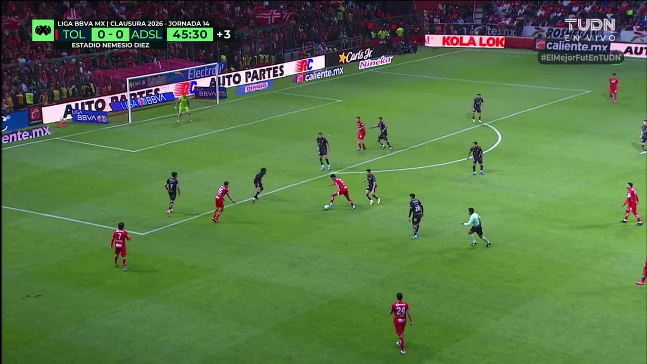 ¡TIRO ATAJADO! disparo por Mauricio Isaís.