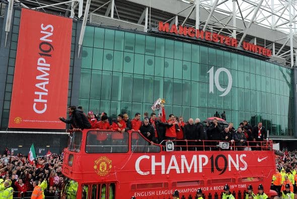 El estado de Old Trafford era el punto cumbre del recorrido. El inmueble ya muestra el número 19, dando a entender la cantidad de títulos de Liga que alcanzó el club.