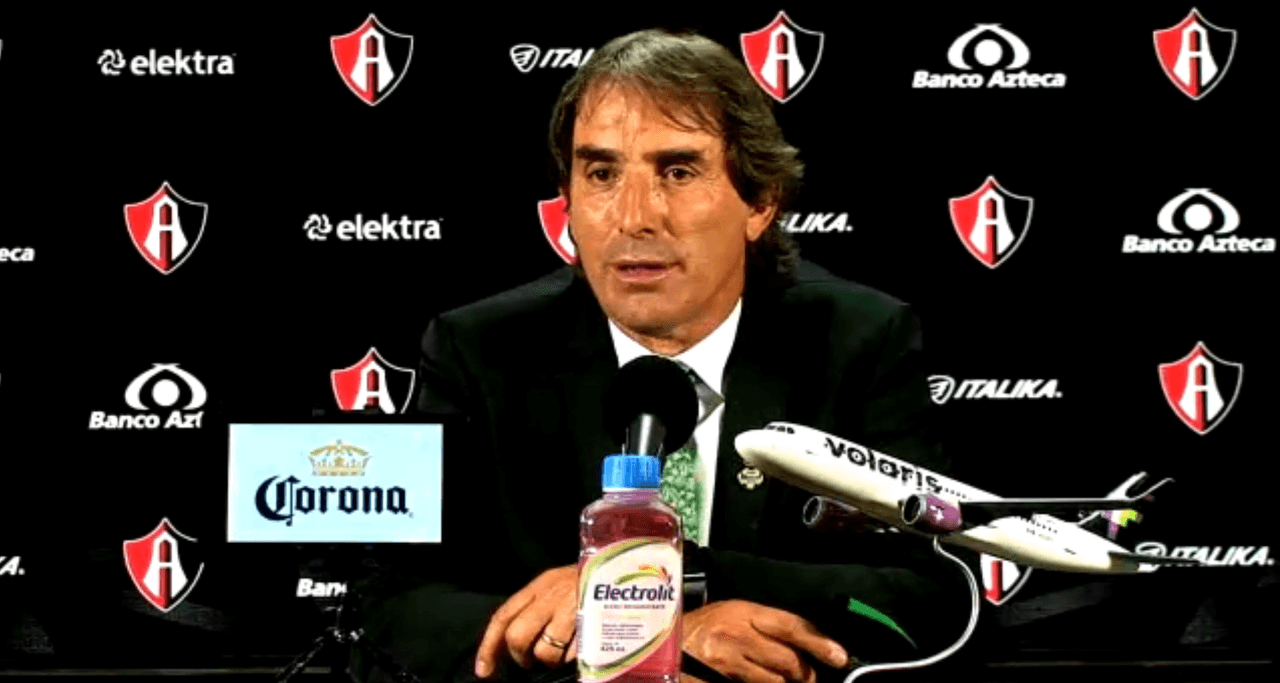 Guillermo Almada piensa que Santos fue víctima de sus errores