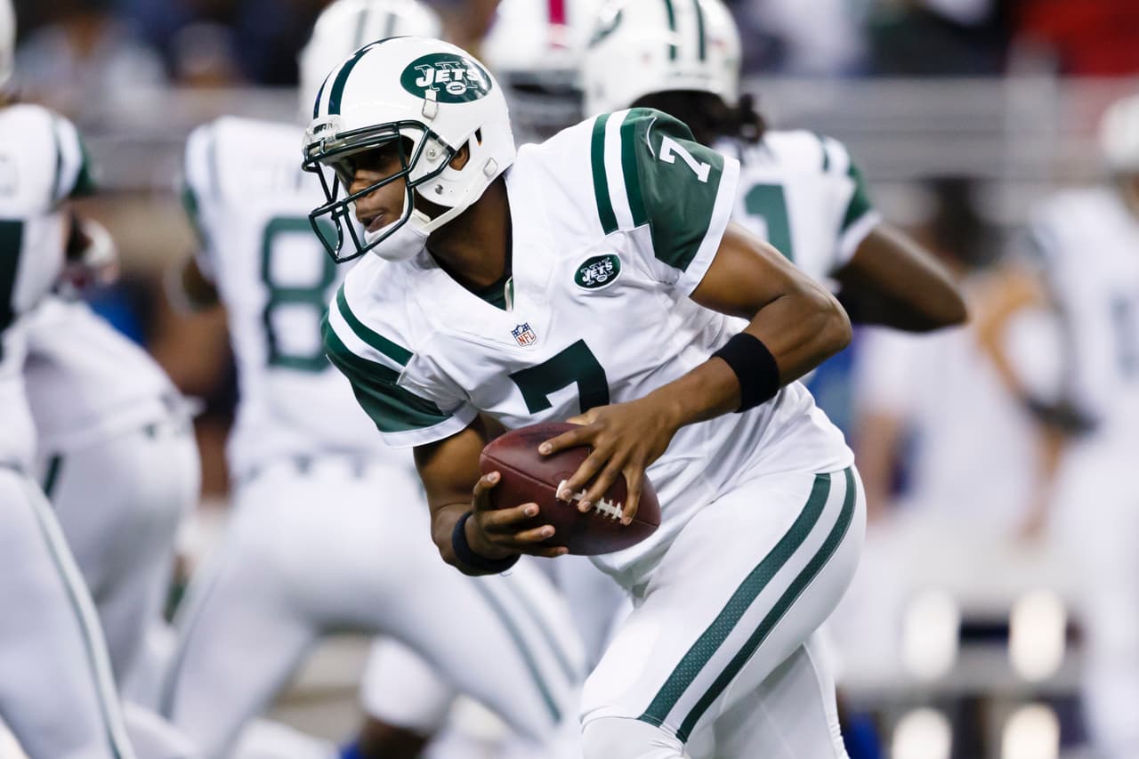 New York Jets quarterback Geno Smith (7) runs the ball against the Buffalo Bills during an NFL football game at Ford Field in Detroit, Monday, Nov. 24, 2014. (AP Photo/Rick Osentoski)