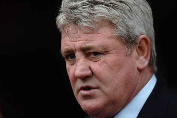 Su contraparte, Steve Bruce, no se veía tan tranquilo.