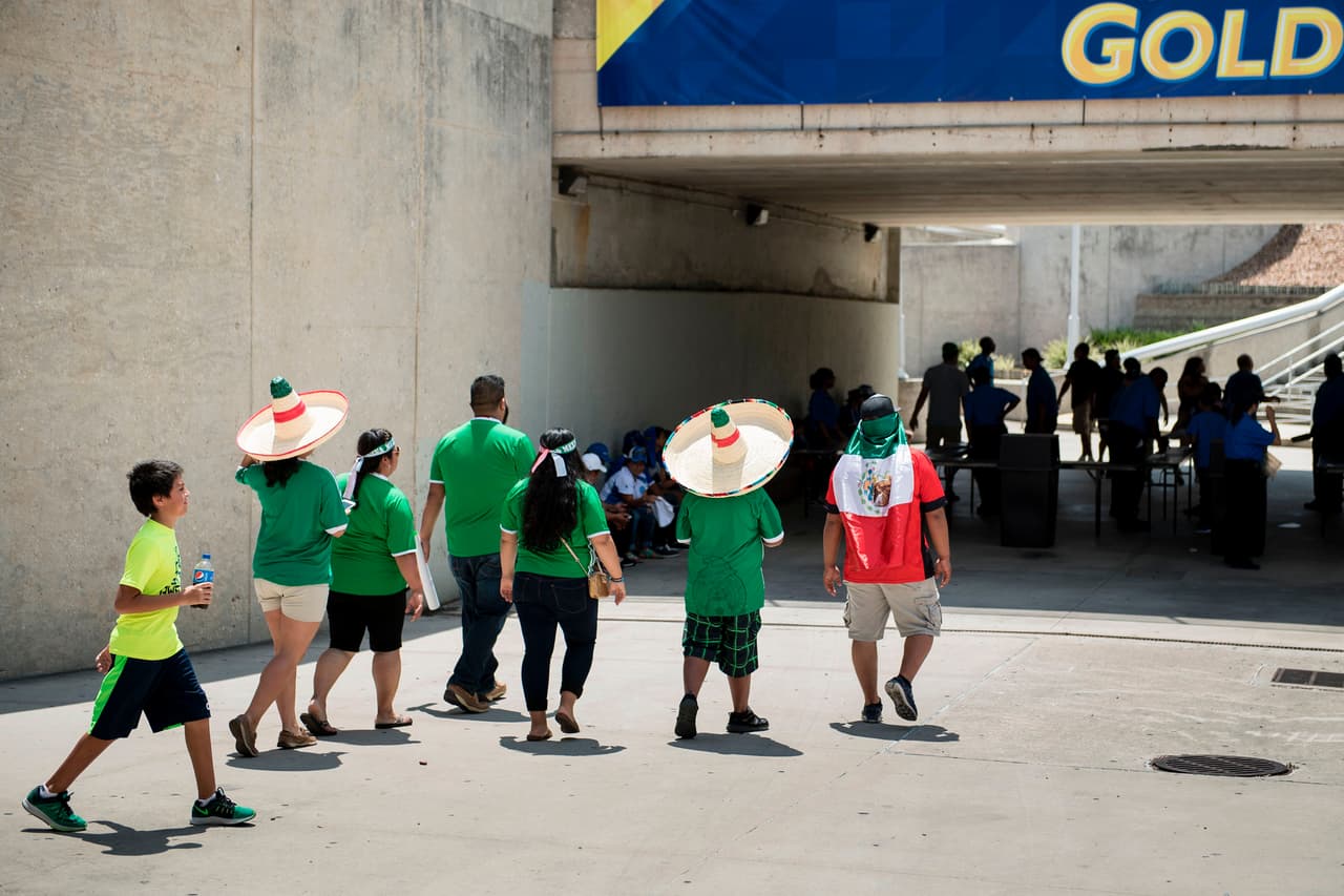 El anhelo del triunfo ante los caribeños se paseaba entre los fanáticos, que llegaban con toda la energía en busca del objetivo.