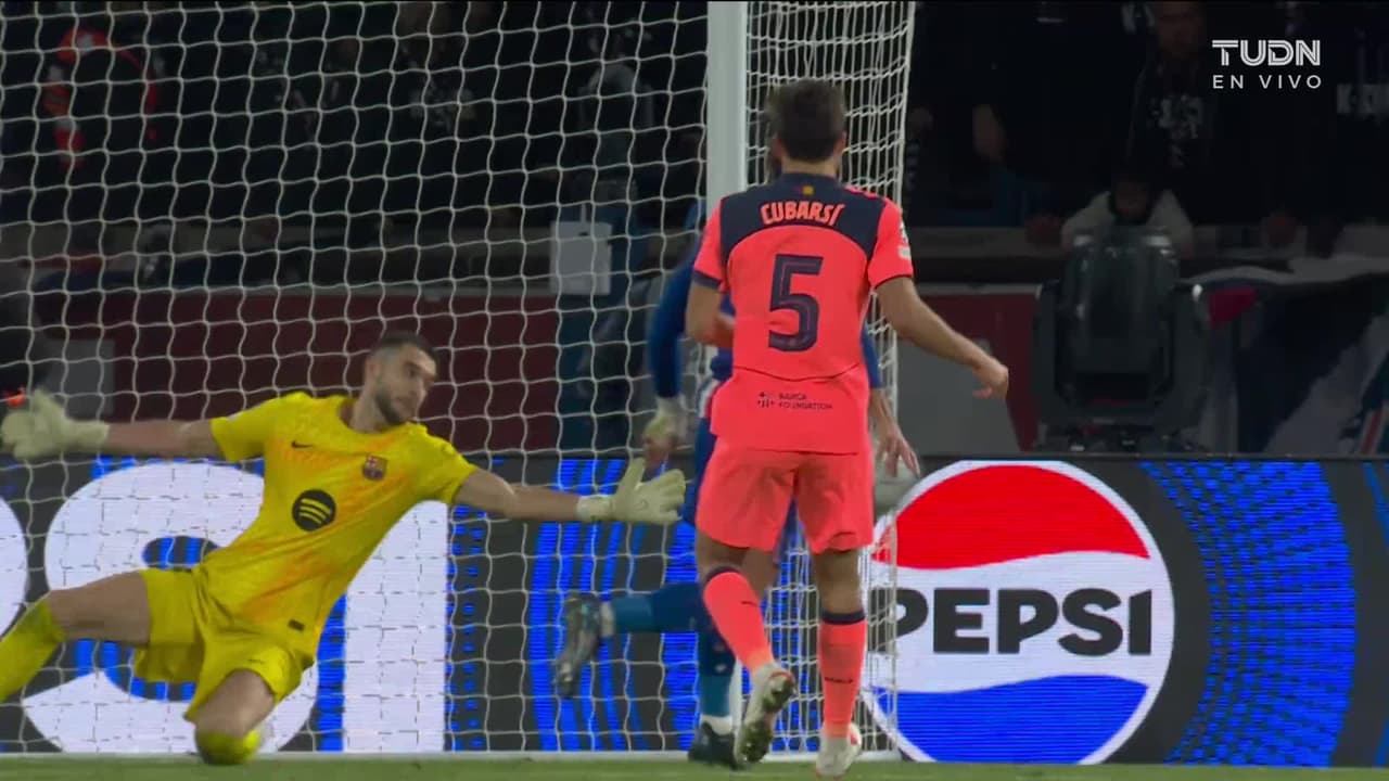 ¡GOL!  anota para Paris Saint-Germain. Lucas Hernández